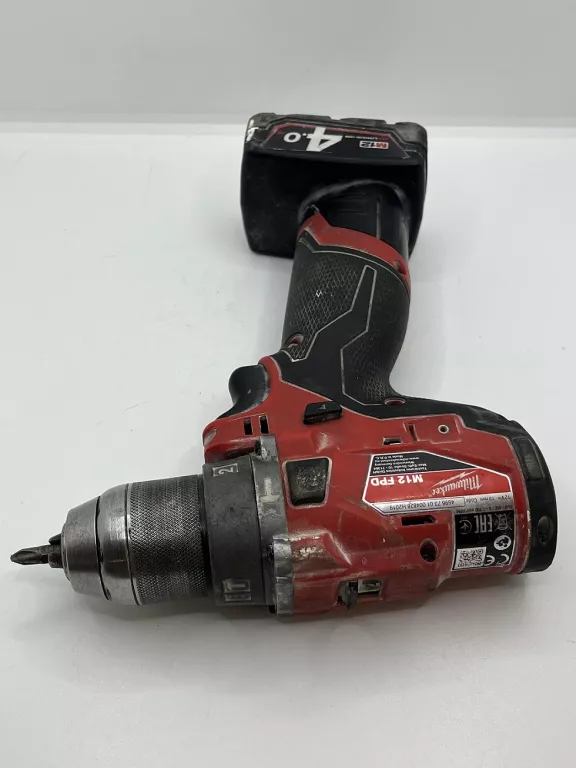 zestaw-milwaukee-wkretarka-szlifierka-zawartosc-zestawu-akumulator