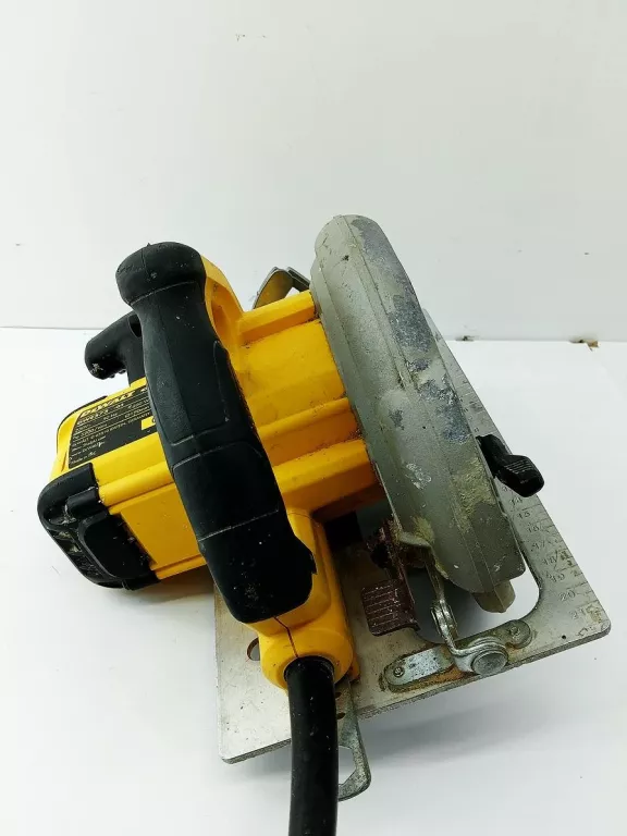 PILARKA TARCZOWA DEWALT DWE 575