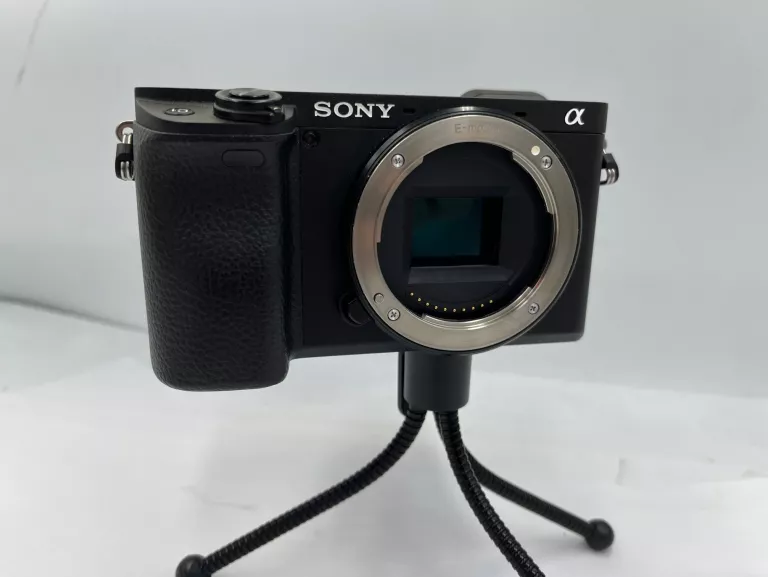 SONY ALPHA A6400 OBIEKTYW 18–105MM <3000 ZDJĘĆ!!!