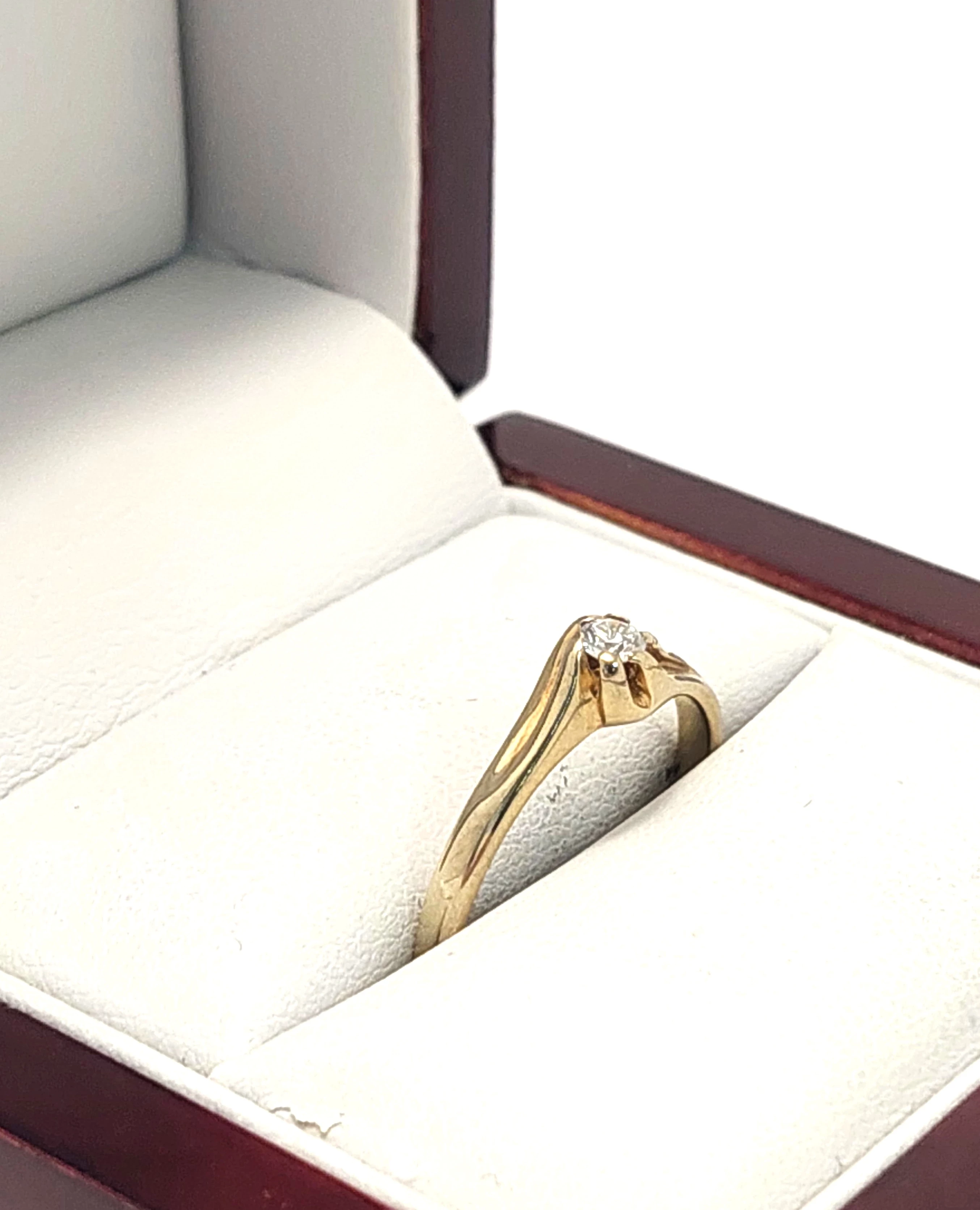 zloty-pierscionek-z-brylantem-p585-190g-r16-rodzaj-wyrob-jubilerski