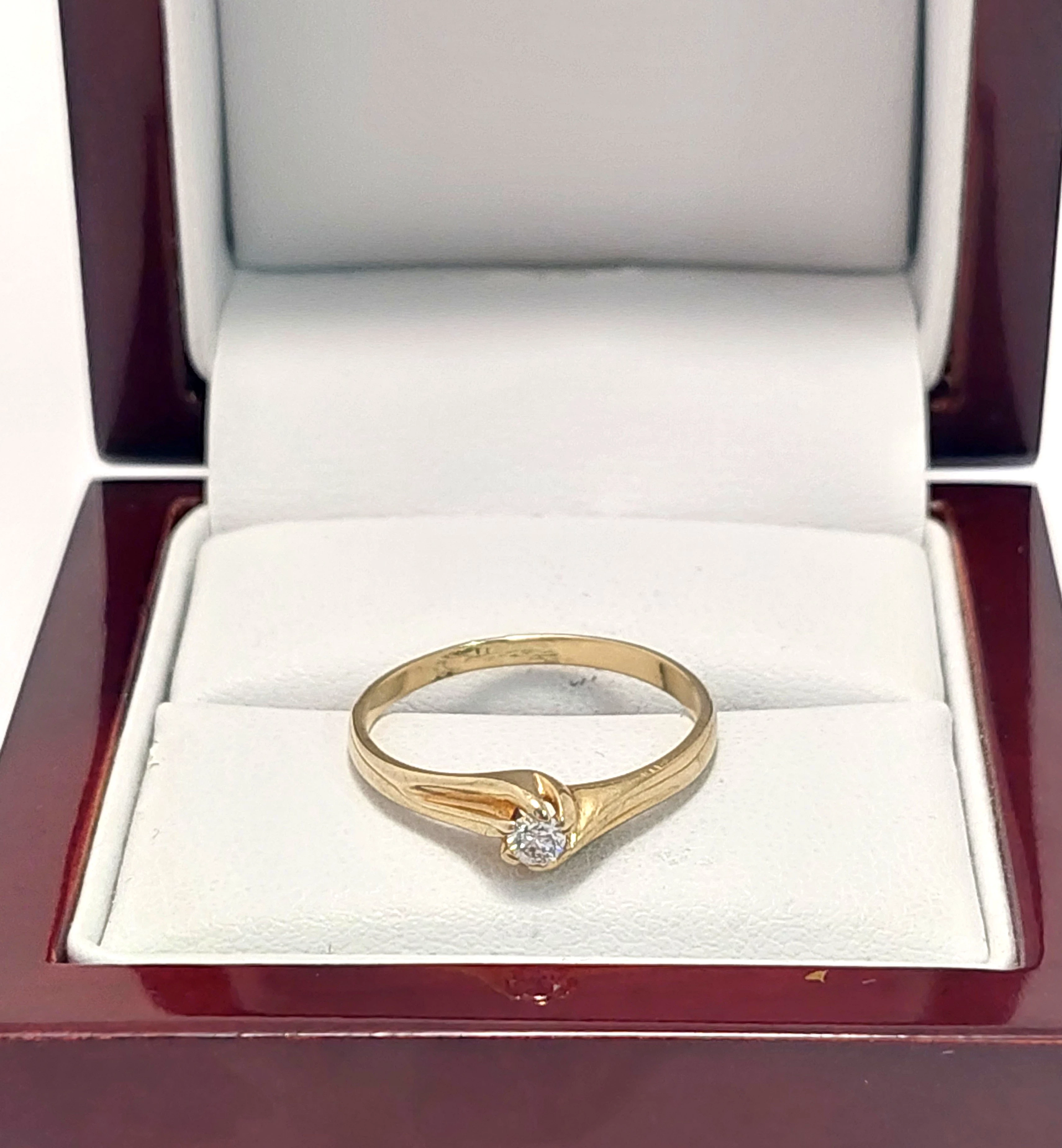 zloty-pierscionek-z-brylantem-p585-190g-r16-marka-inna-marka