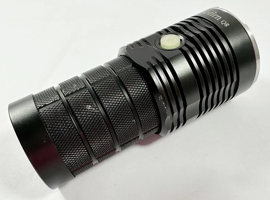 latarka-sofirn-q8-kolor-dominujacy-czarny