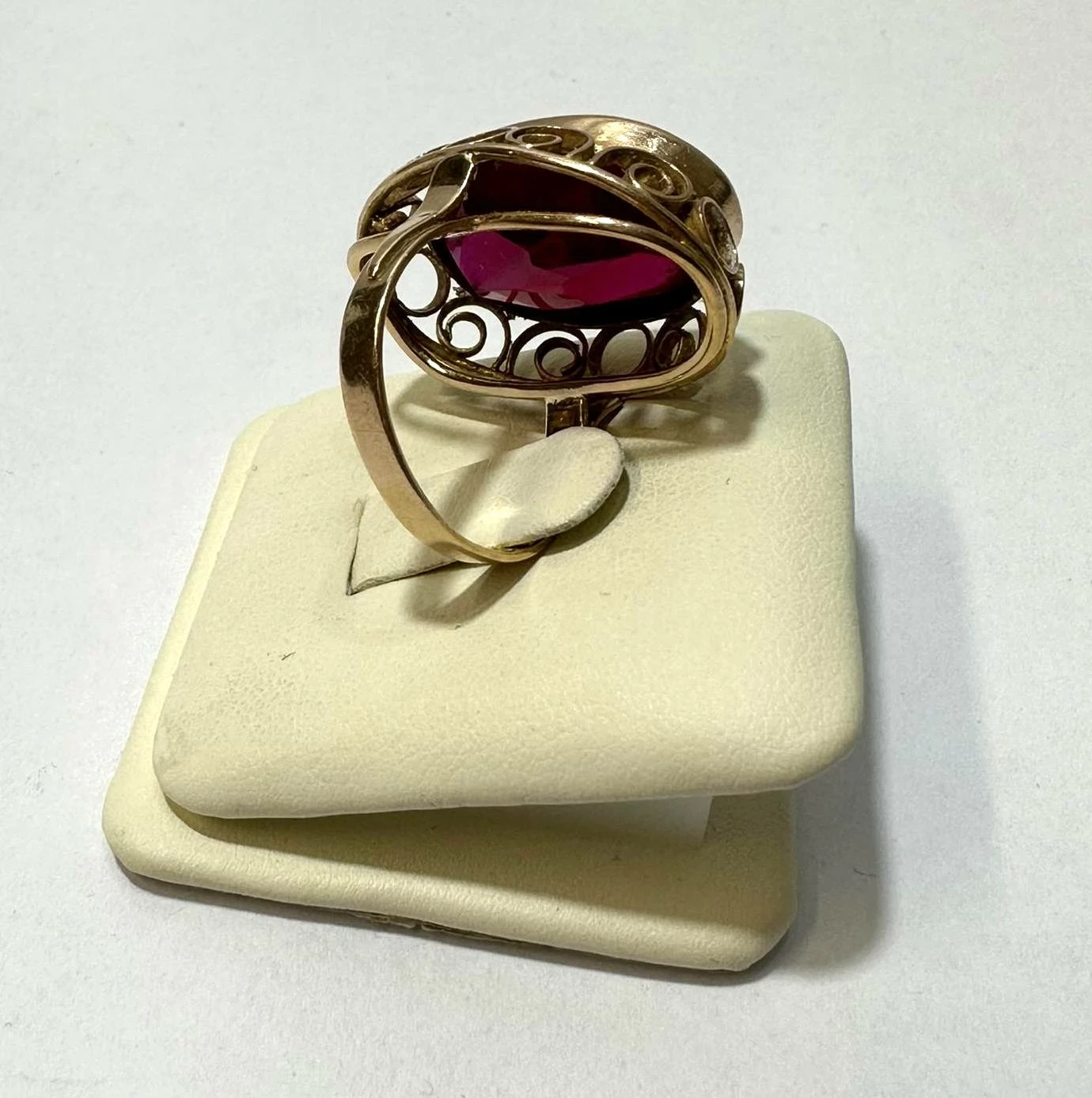 piekny-zloty-pierscionek-585-rodzaj-wyrob-jubilerski