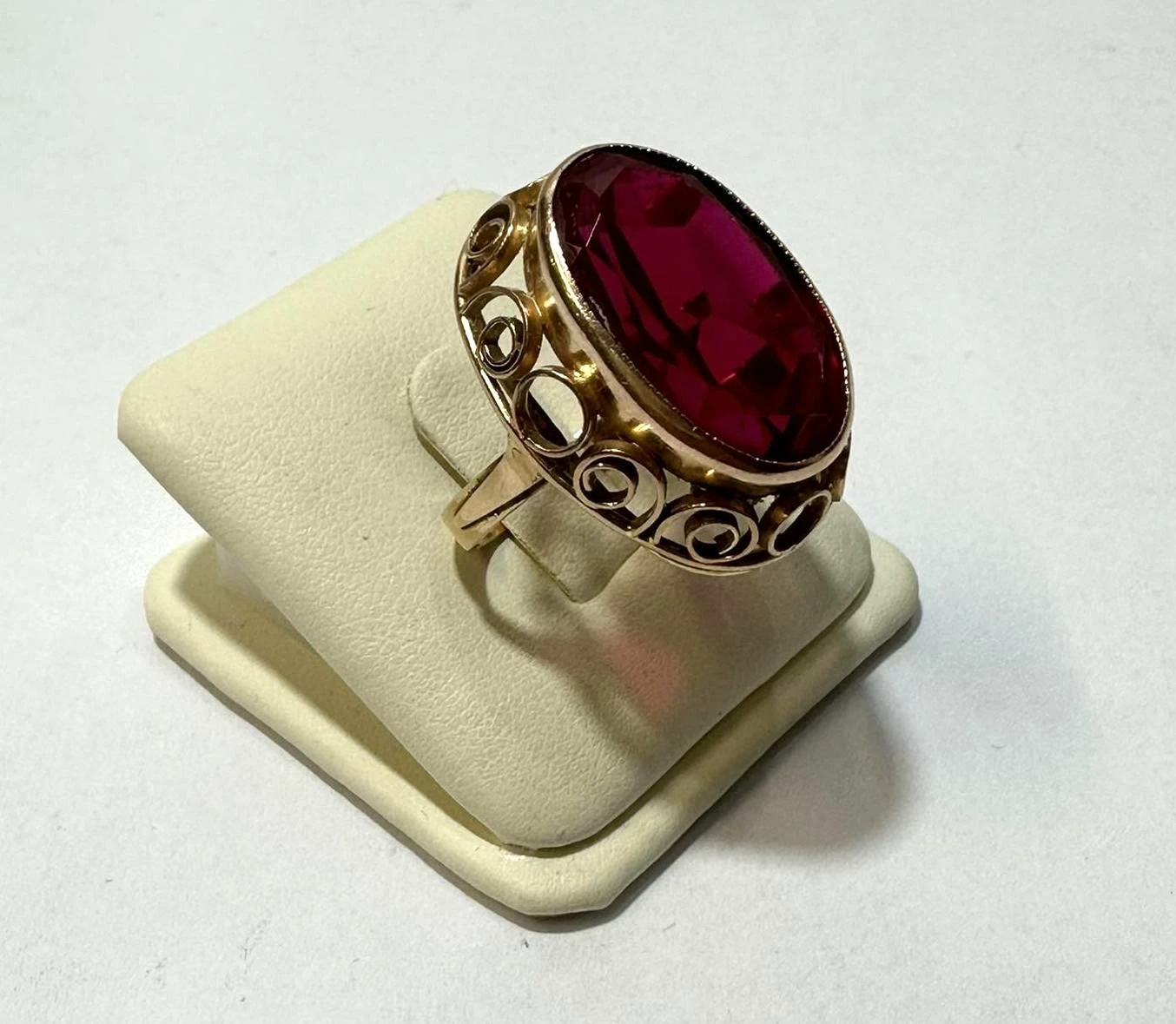 piekny-zloty-pierscionek-585-material-zloto