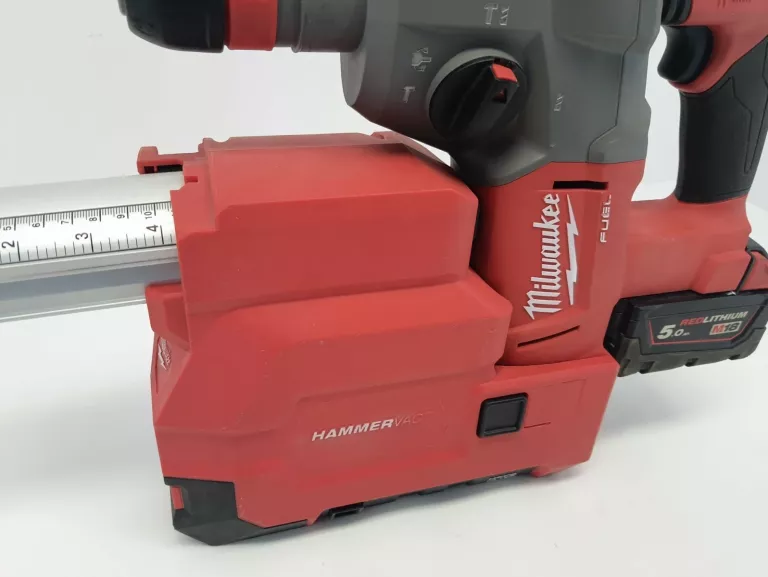 ZESTAW MŁOTO-WIERTARKA Z ODSYSACZEM MILWAUKEE M18