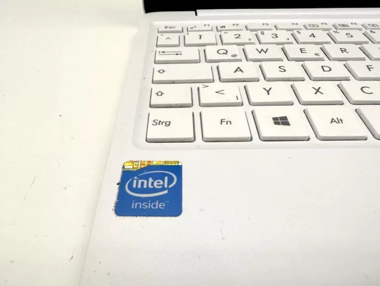 laptop-asus-x205tsam-przekatna-ekranu-1160