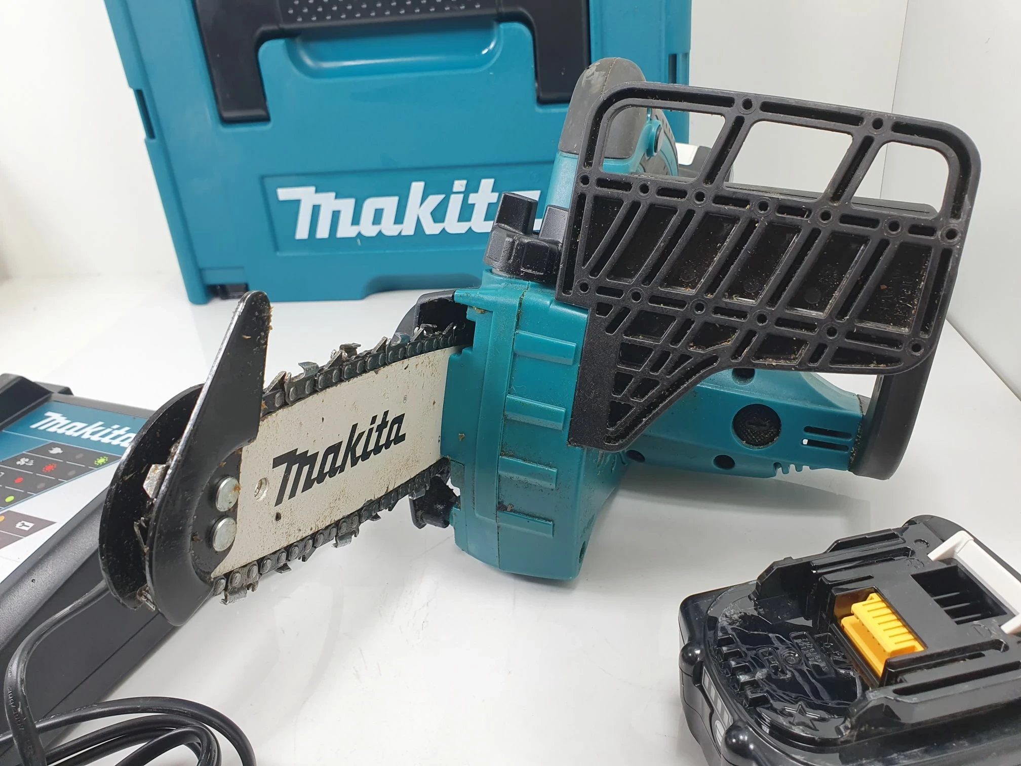 pilarka-lancuchowa-18v-2x50ah-makita-duc122-lad-marka-makita