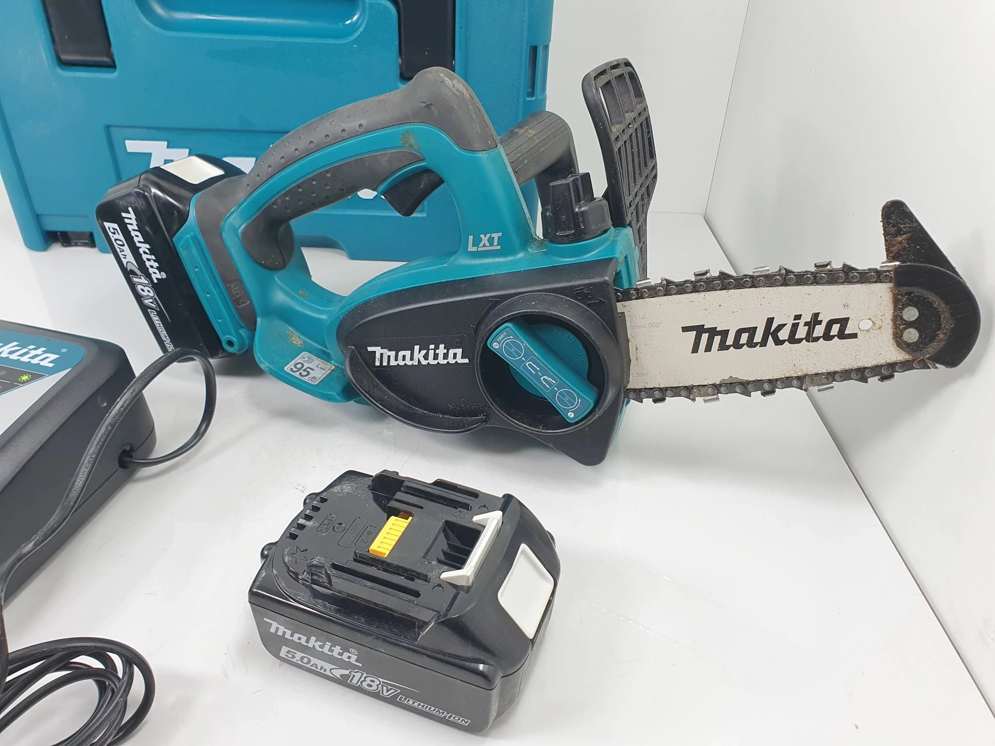 pilarka-lancuchowa-18v-2x50ah-makita-duc122-lad-stan-uzywany