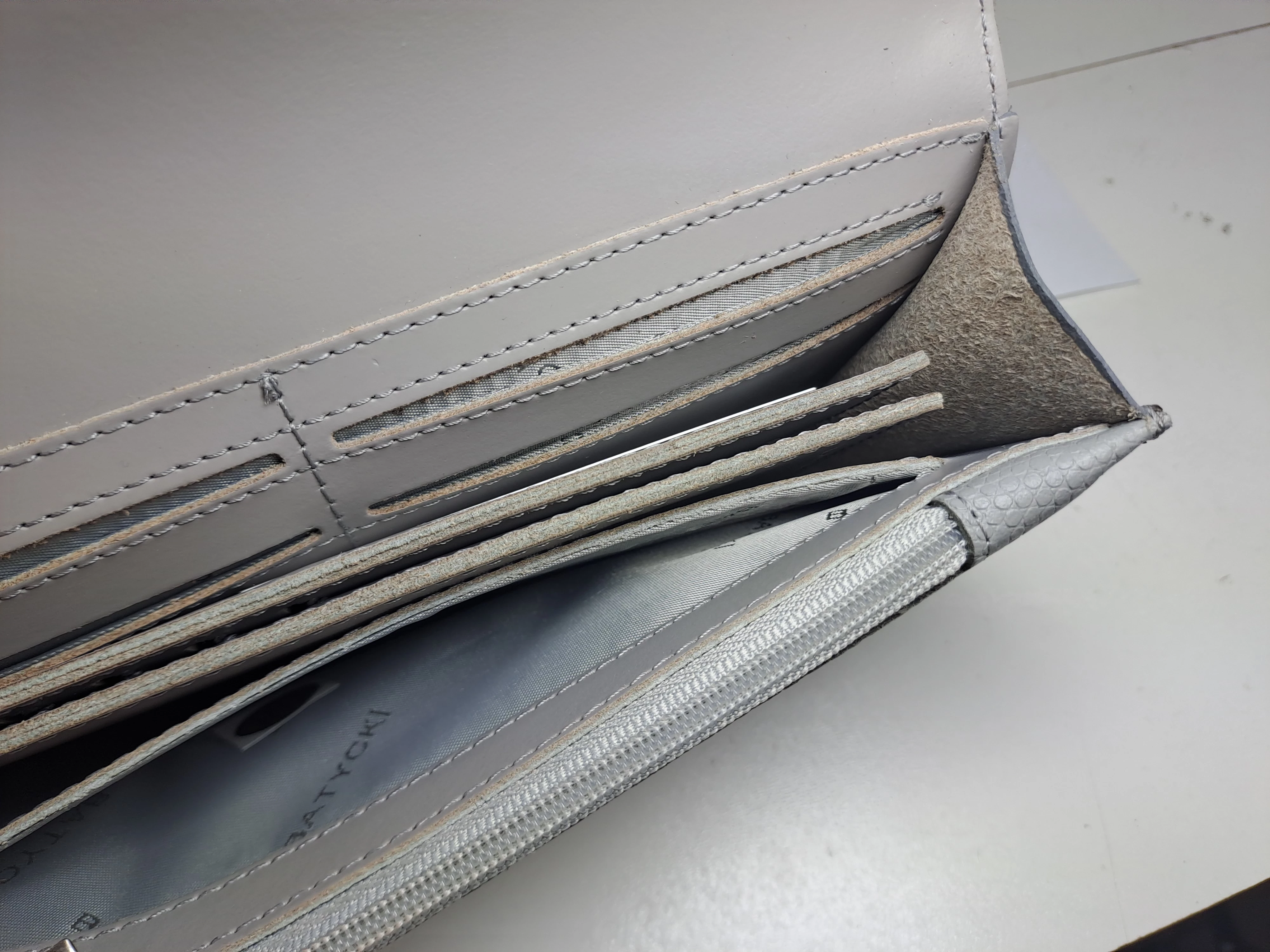 portfel-skorzany-batycki-w-pudelku-z-bursztynem-rodzaj-portfel