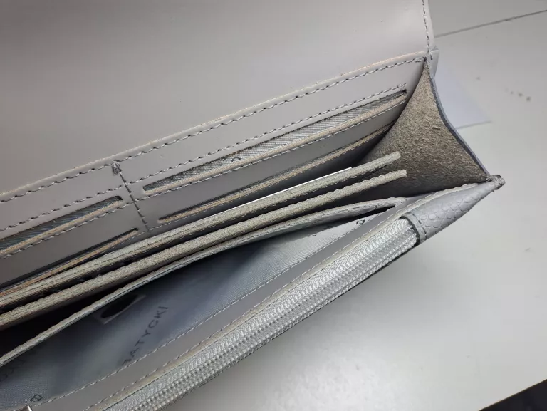 portfel-skorzany-batycki-w-pudelku-z-bursztynem-rodzaj-portfel