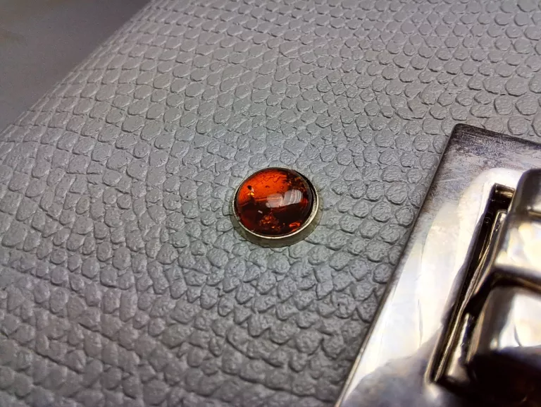 portfel-skorzany-batycki-w-pudelku-z-bursztynem-marka-batycki