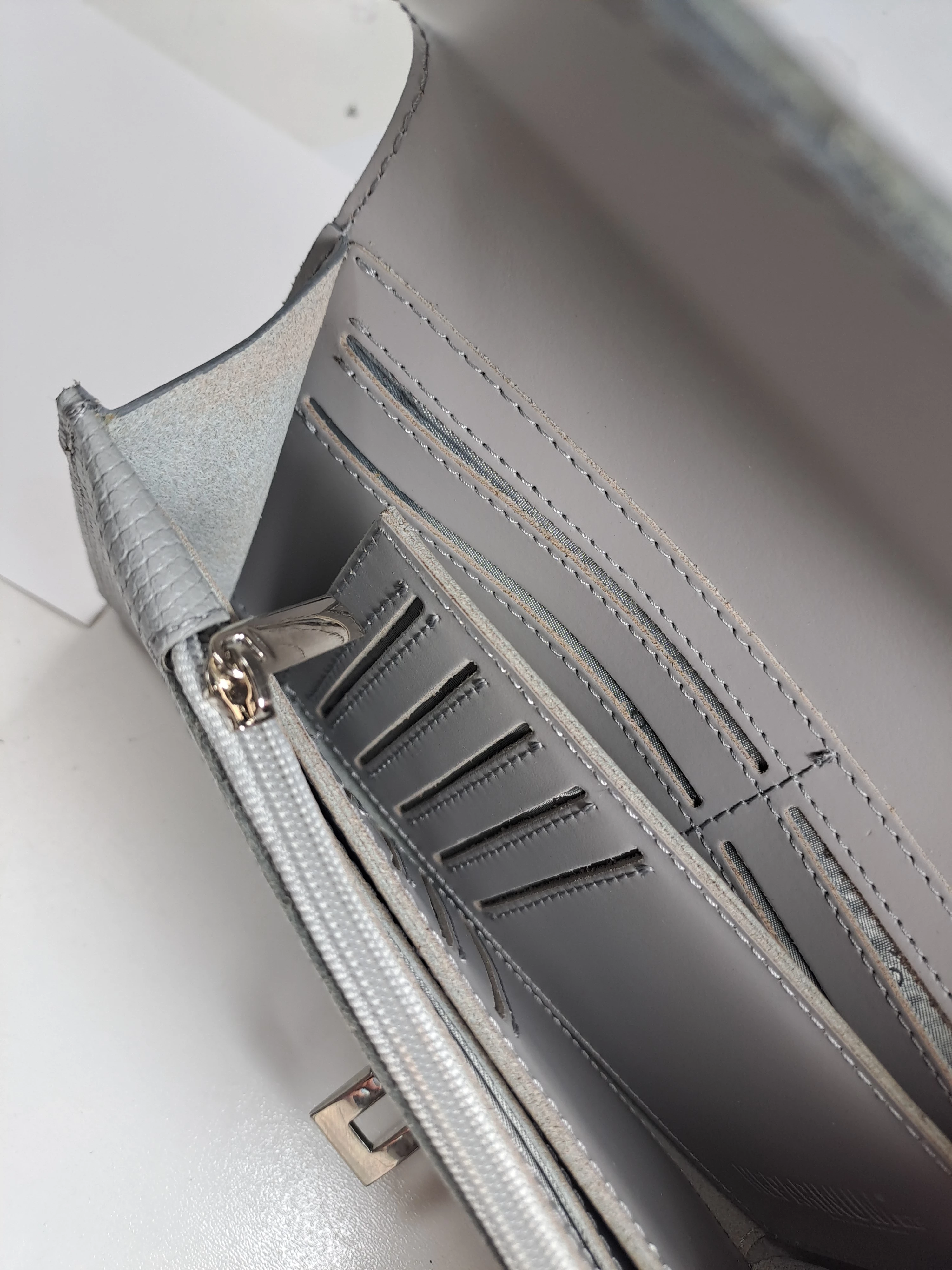 portfel-skorzany-batycki-w-pudelku-z-bursztynem-material-dominujacy-skora-naturalna