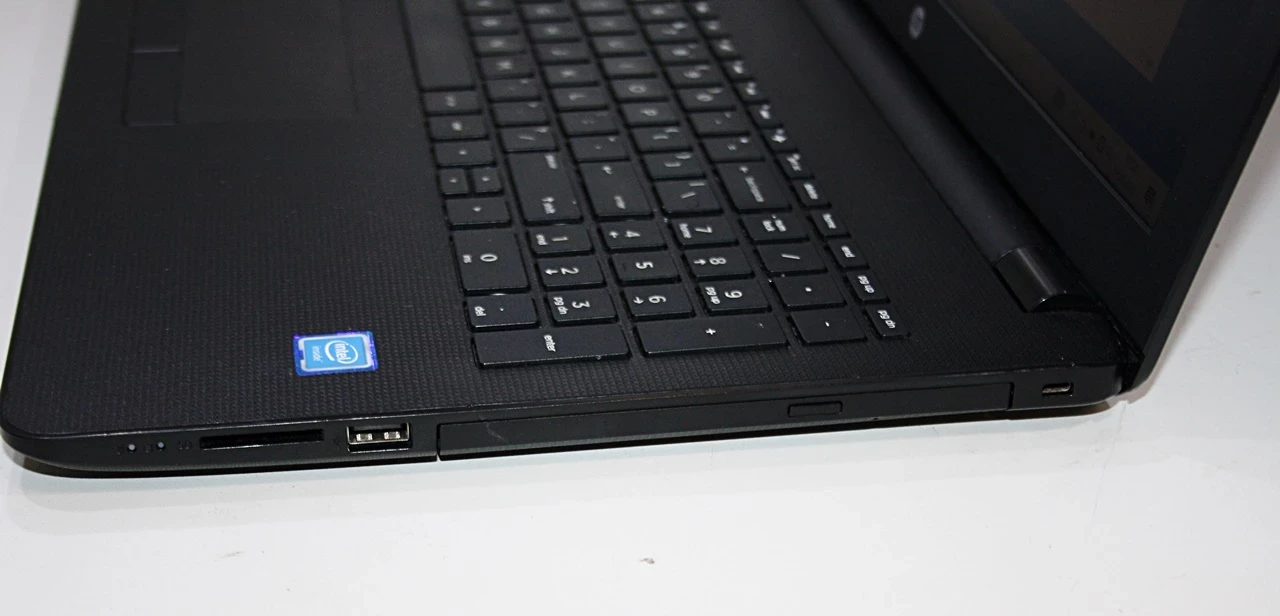 laptop-hp-15-bs000nw-celeron-n3060-4500-gb-seria-procesora-intel-celeron