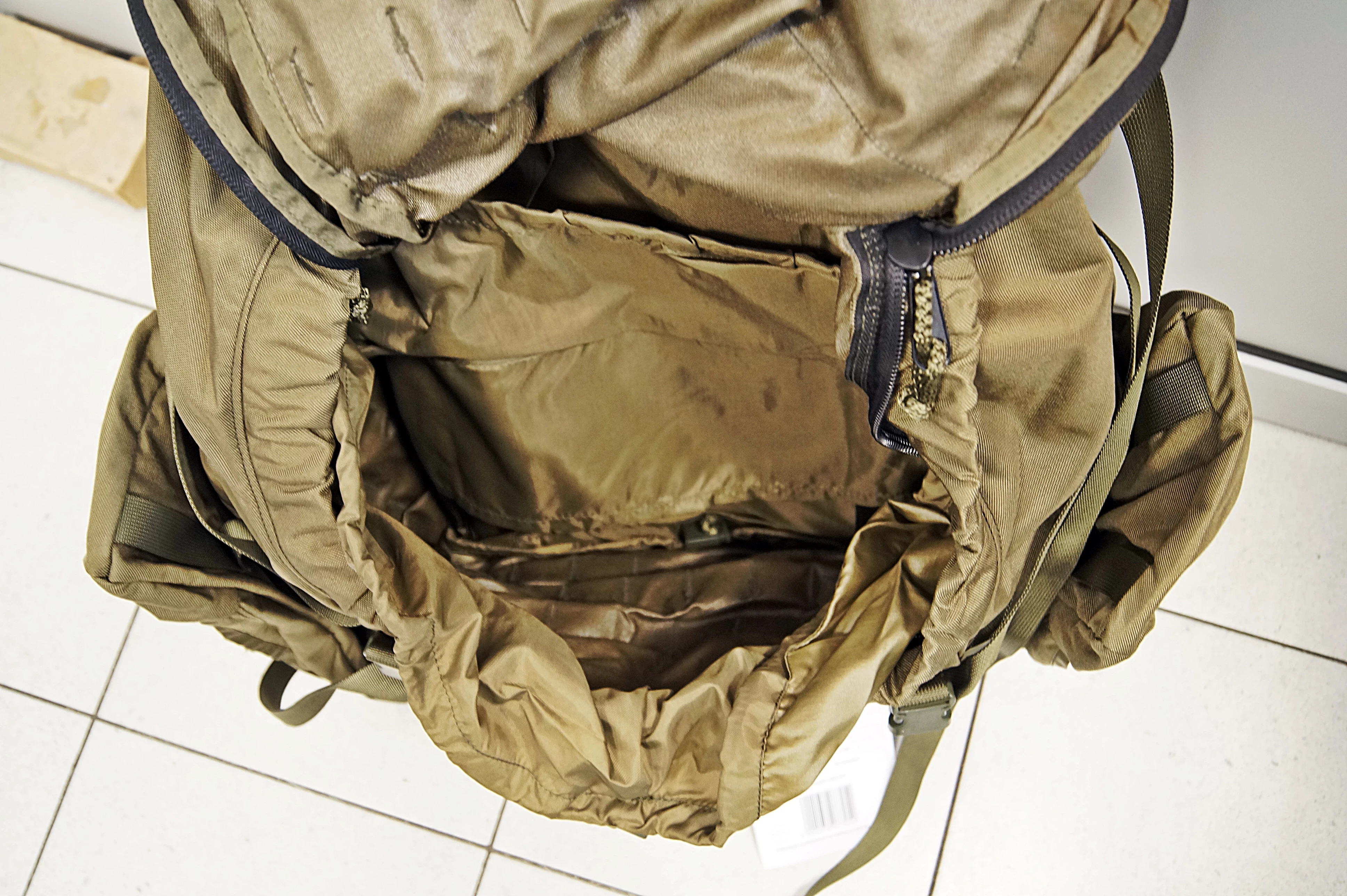 zasobnik-piechoty-gorskiej-987bmon-stan-igla-kolor-dominujacy-odcienie-zieleni