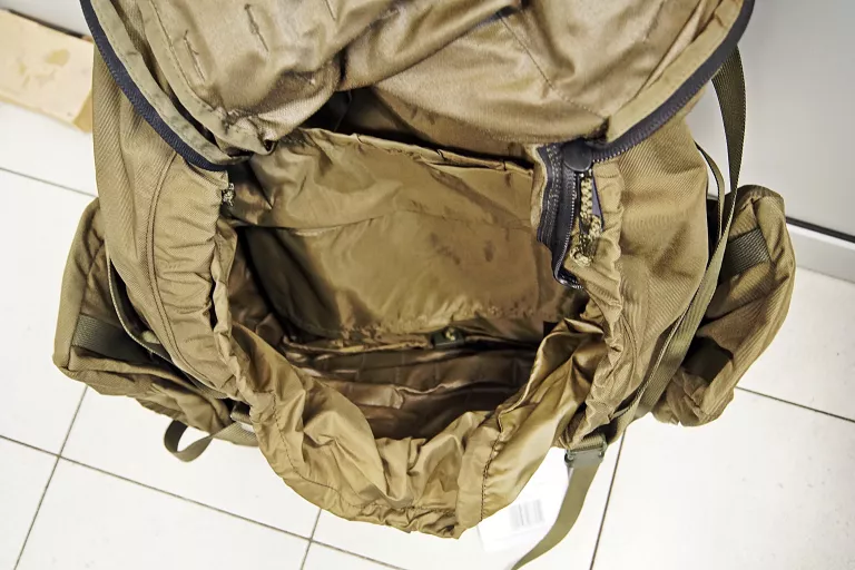 zasobnik-piechoty-gorskiej-987bmon-stan-igla-kolor-dominujacy-odcienie-zieleni