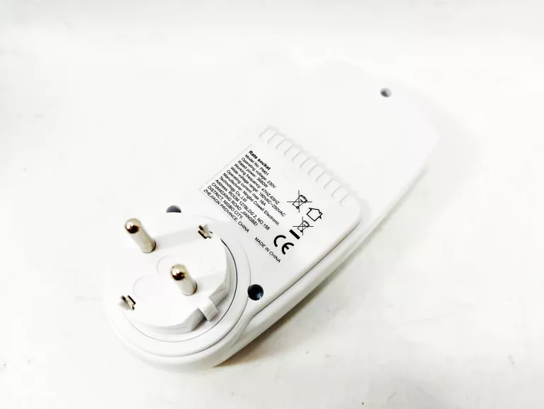 MIERNIK ZUŻYCIA ENERGII MULTIMETR KWE PM01 EU