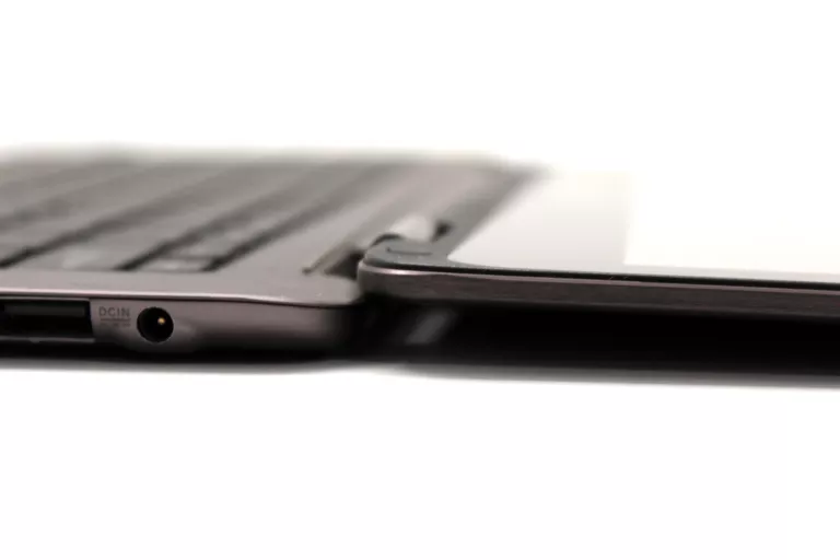 laptop-asus-ux360c-uszkodzone-zawiasy-seria-procesora-intel-core-m3