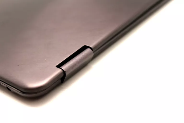 laptop-asus-ux360c-uszkodzone-zawiasy-wielkosc-pamieci-ram-8-gb