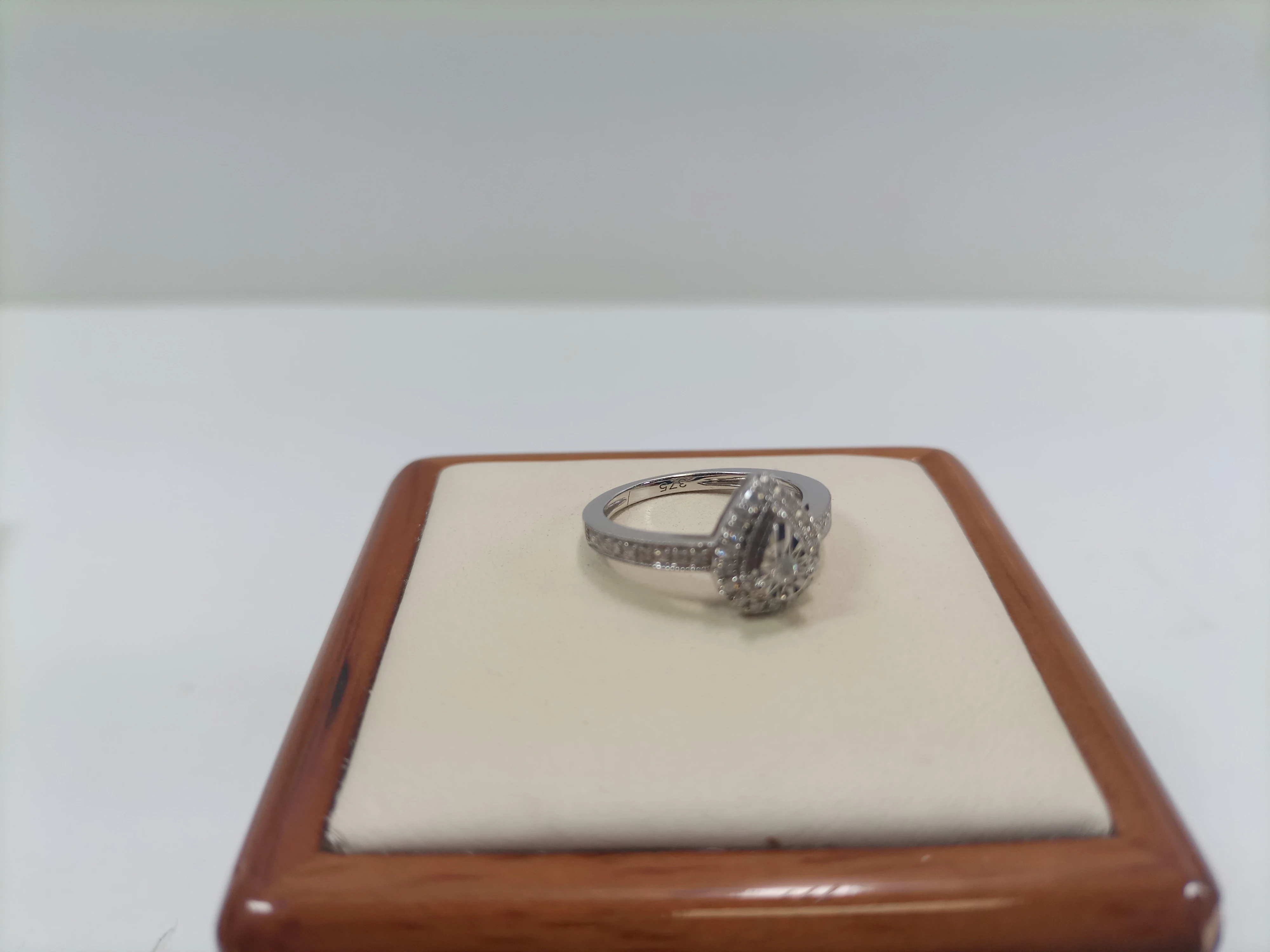 pierscionek-z-bialego-zlota-z-brylantami-pr375-r7-kamienie-221-1