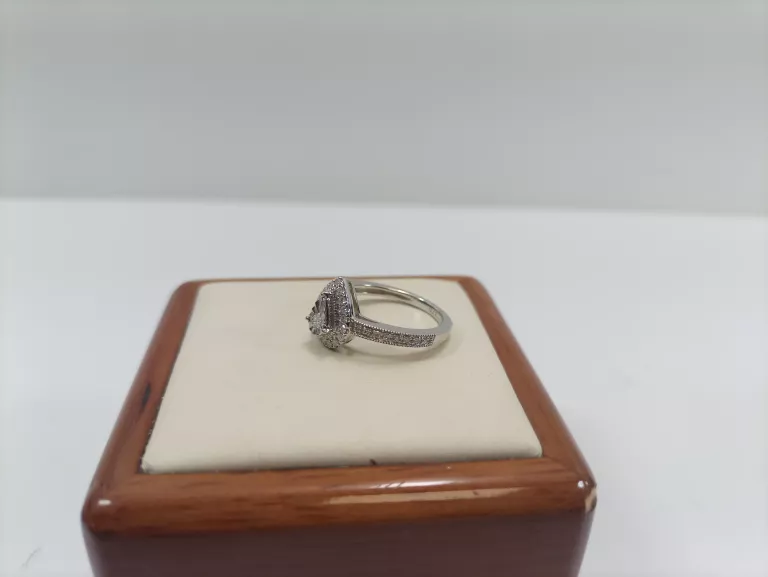 pierscionek-z-bialego-zlota-z-brylantami-pr375-r7-stan-11323-253806