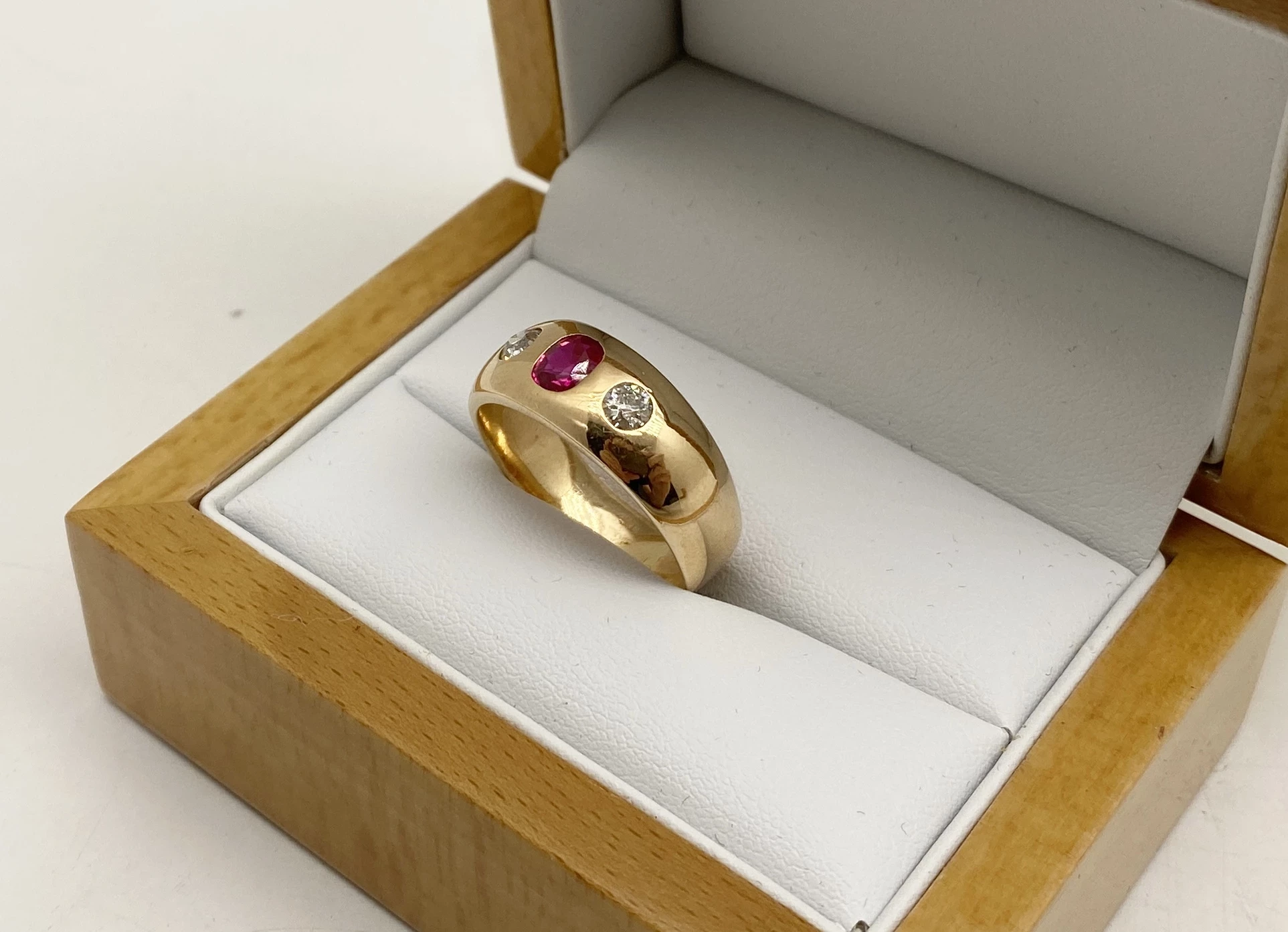 cudowny-pierscionek-z-brylantami-i-rubinem-1038gr-stan-11323-2