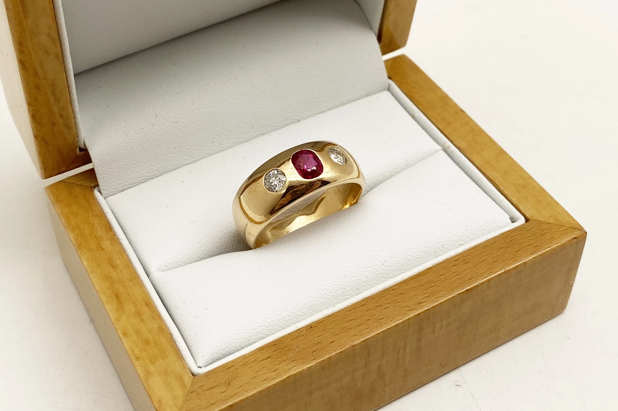 cudowny-pierscionek-z-brylantami-i-rubinem-1038gr-ean-gtin-5902605812741