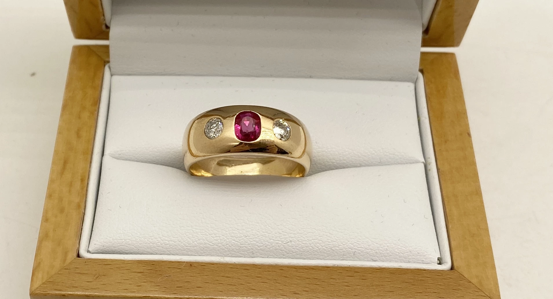 cudowny-pierscionek-z-brylantami-i-rubinem-1038gr-daszynskiego-22-wroclaw-gracja