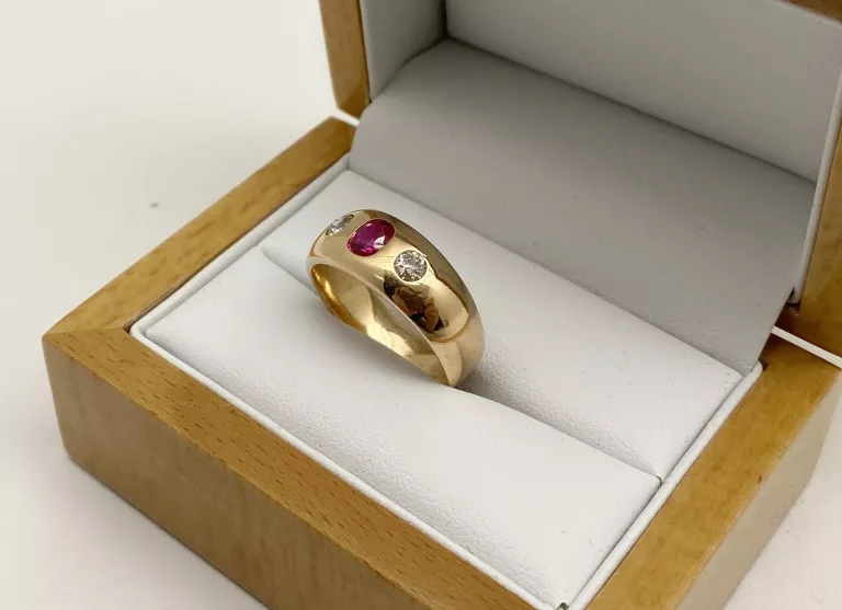 cudowny-pierscionek-z-brylantami-i-rubinem-1038gr-stan-11323-2