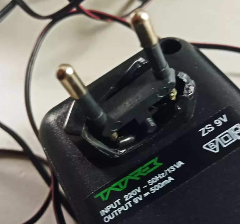 ladowalna-lampa-led-clarus-tmsl116-zasilanie-akumulatorowe