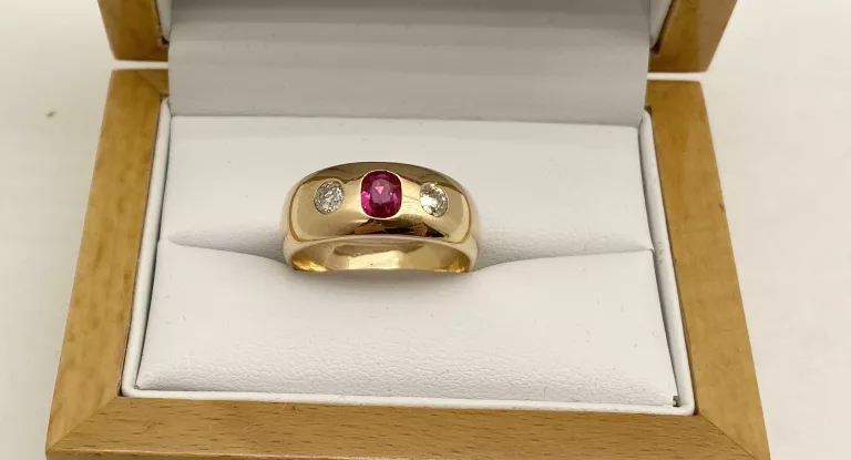 cudowny-pierscionek-z-brylantami-i-rubinem-1038gr-daszynskiego-22-wroclaw-gracja