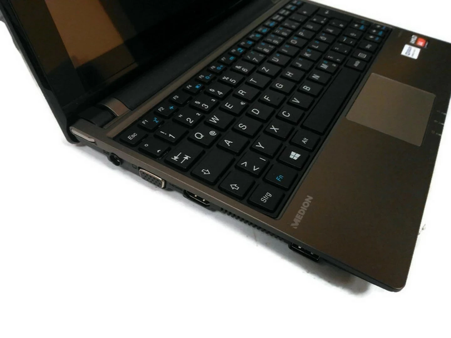 laptop-netbook-medion-akoya-idealny-na-podroze-i-do-nauki-seria-procesora-amd-a4