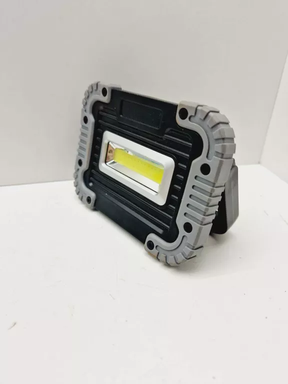 NAŚWIETLACZ LED Z AKUMULATOREM CX3-900190