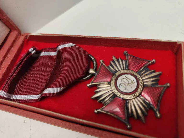 SREBRNY KRZYŻ ZASŁUGI PRL Z ORYGINALNYM PUDEŁKIEM