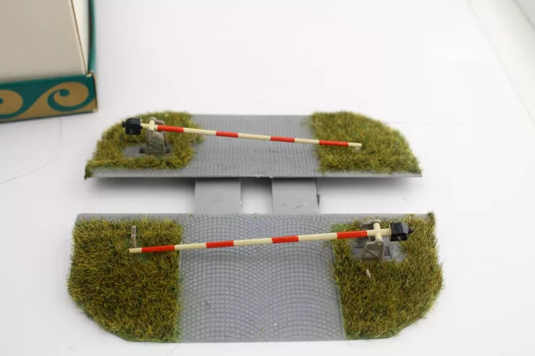 poszukiwany-zestaw-piko-h0-expert-szlabany-marka-piko