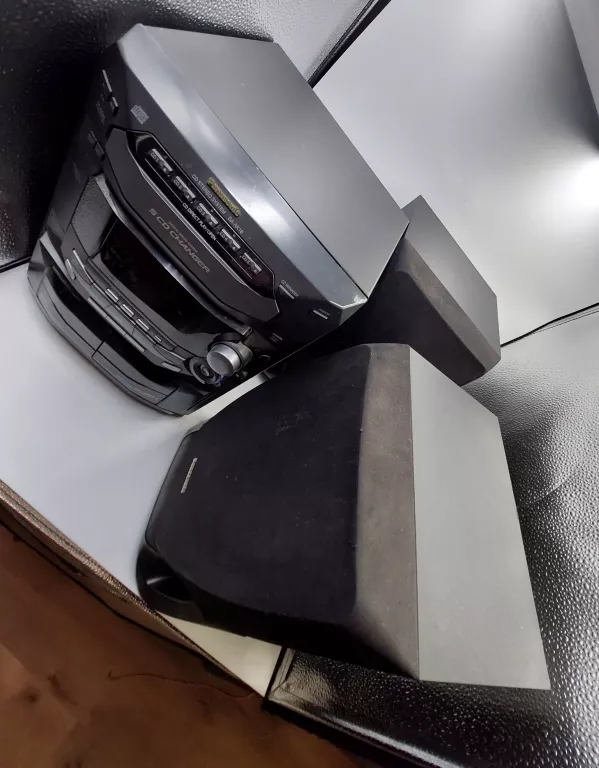 MINIWIEŻA STEREO PANASONIC SA-AK18 Z GŁOŚNIKAMI | Wieże stereo ...