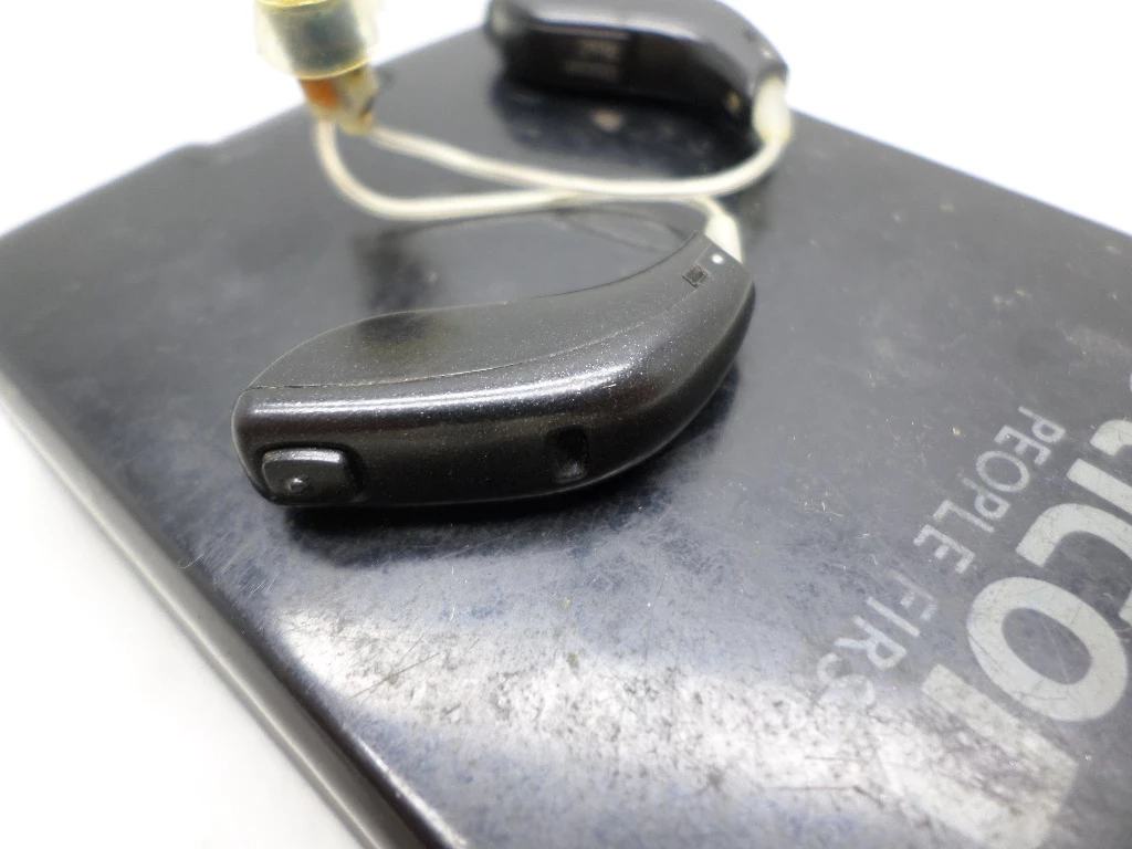 aparaty-sluchowe-oticon-ria2-zasilanie-bateryjne