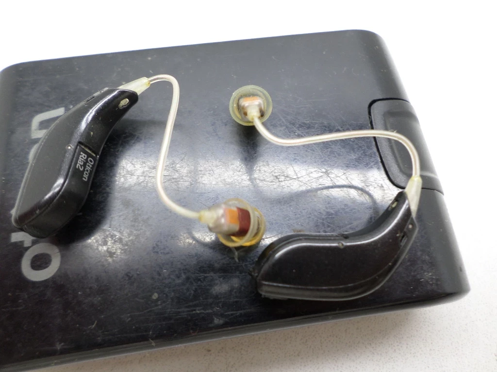 aparaty-sluchowe-oticon-ria2-ucho-prawe-i-lewe