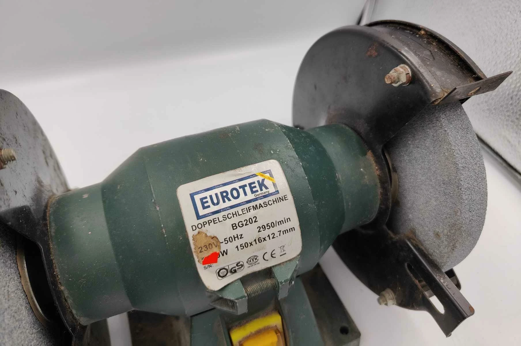 szlifierka-stolowa-eurotec-bg202-1200w-rodzaj-zasilania-sieciowa