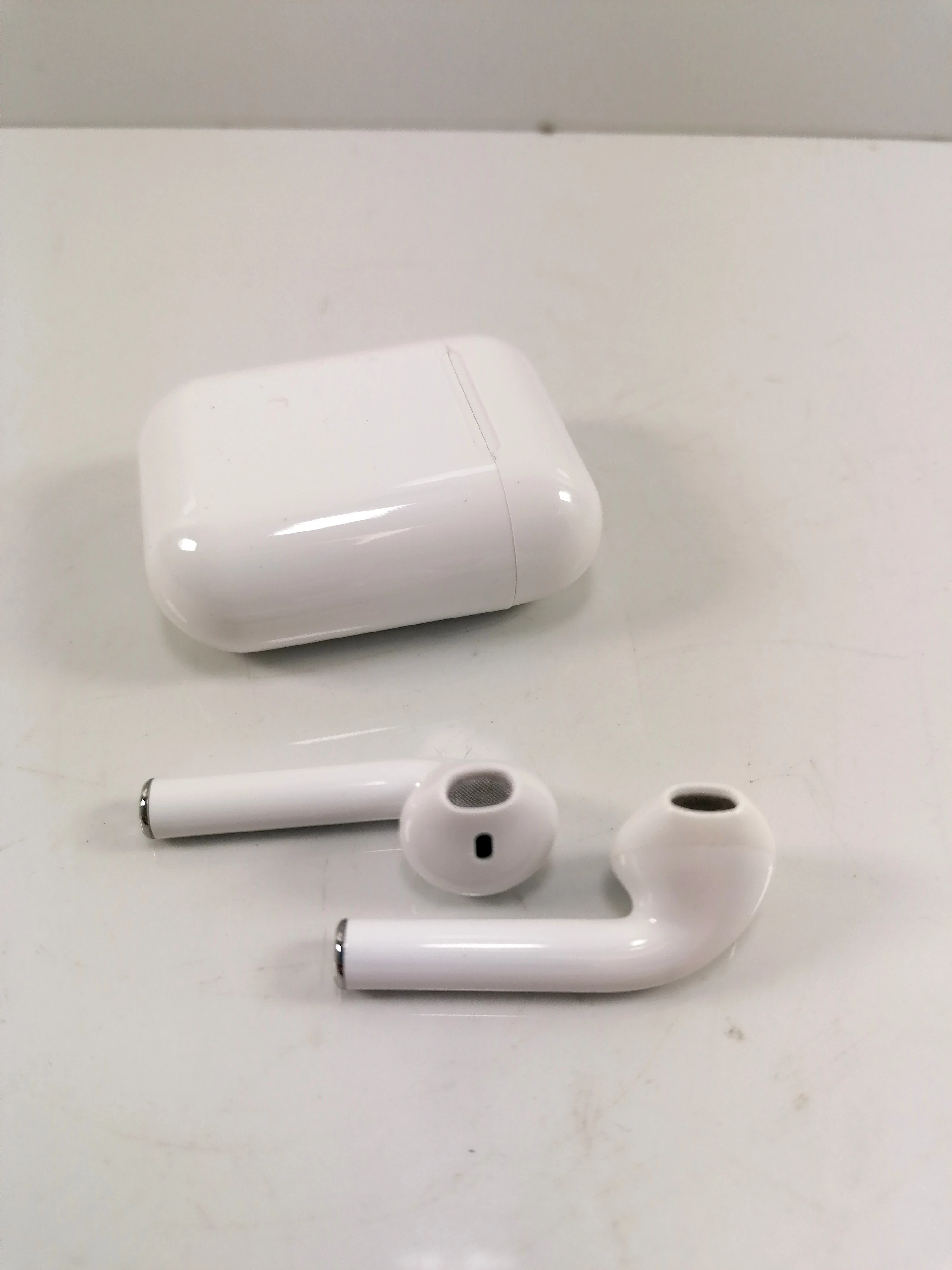 sluchawki-biale-tws-9-starolecka-63-poznan-x