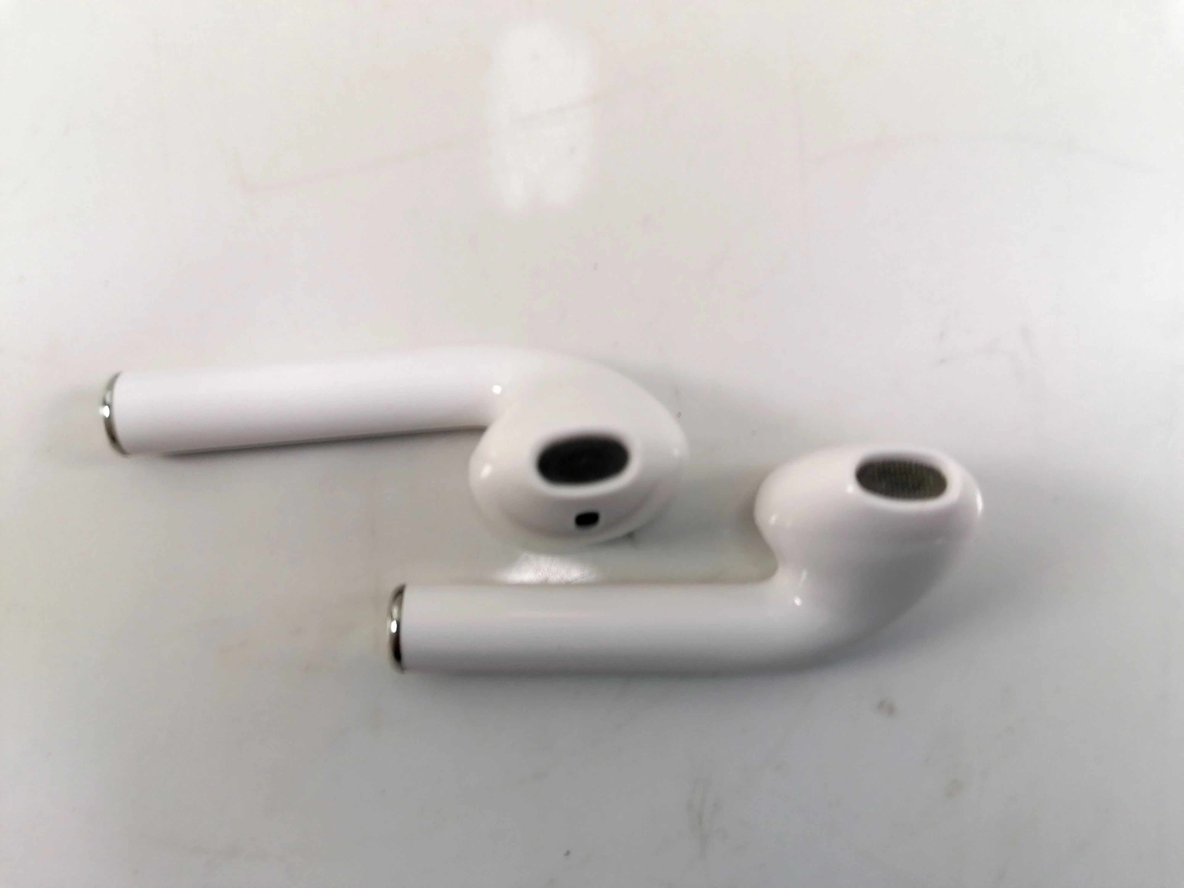 sluchawki-biale-tws-9-kolor-dominujacy-129357-2