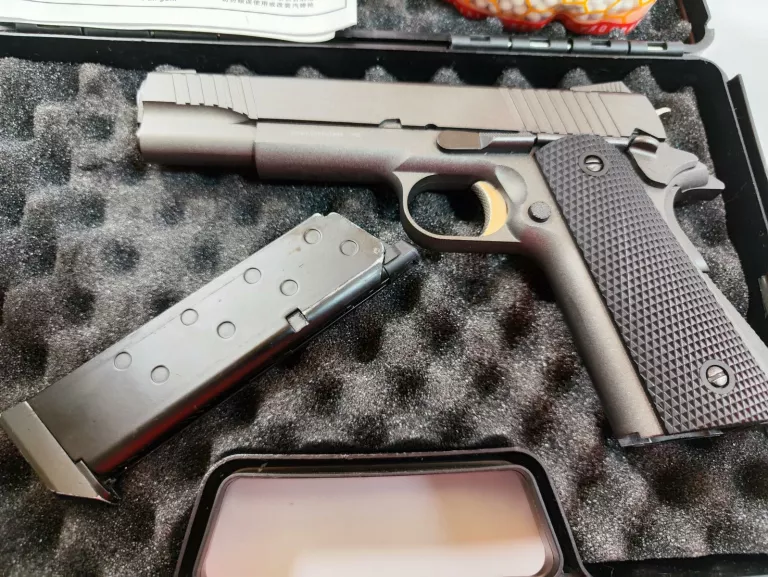 PISTOLET GAZOWY KULKI REPLIKA G199 WALIZKA +AKCES