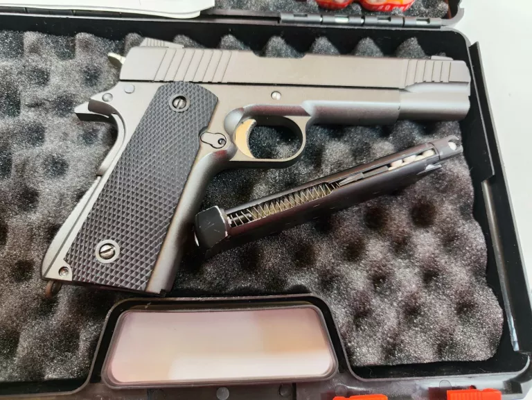 PISTOLET GAZOWY KULKI REPLIKA G199 WALIZKA +AKCES