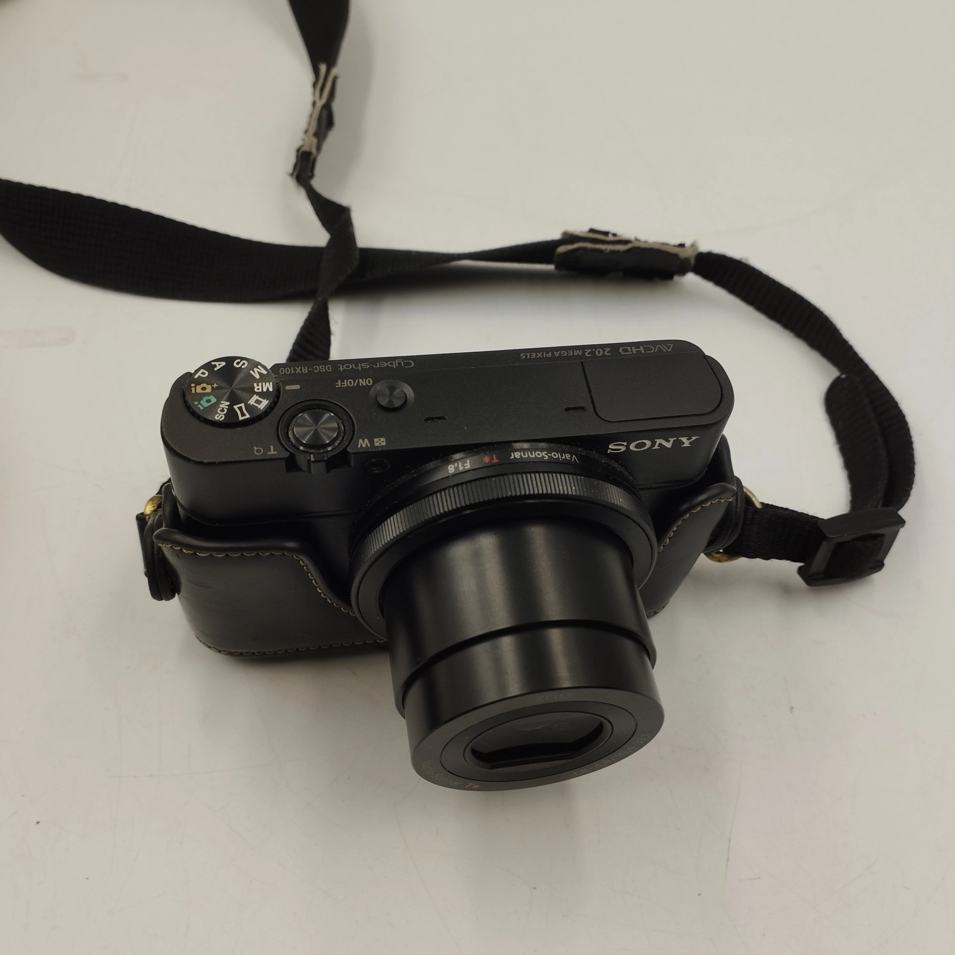 aparat-cyfrowy-sony-dsc-rx100-stabilizacja-optyczna-obiektywu