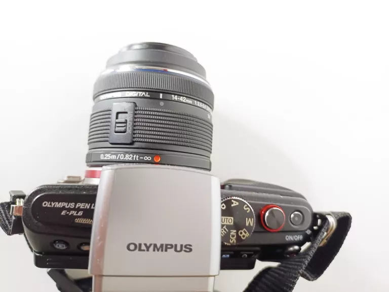 aparat-olympus-pen-e-pl62-obiektyw-etui-czarne-marka-olympus