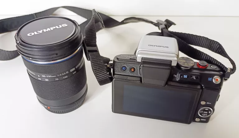 aparat-olympus-pen-e-pl62-obiektyw-etui-czarne-w-zestawie-korpus