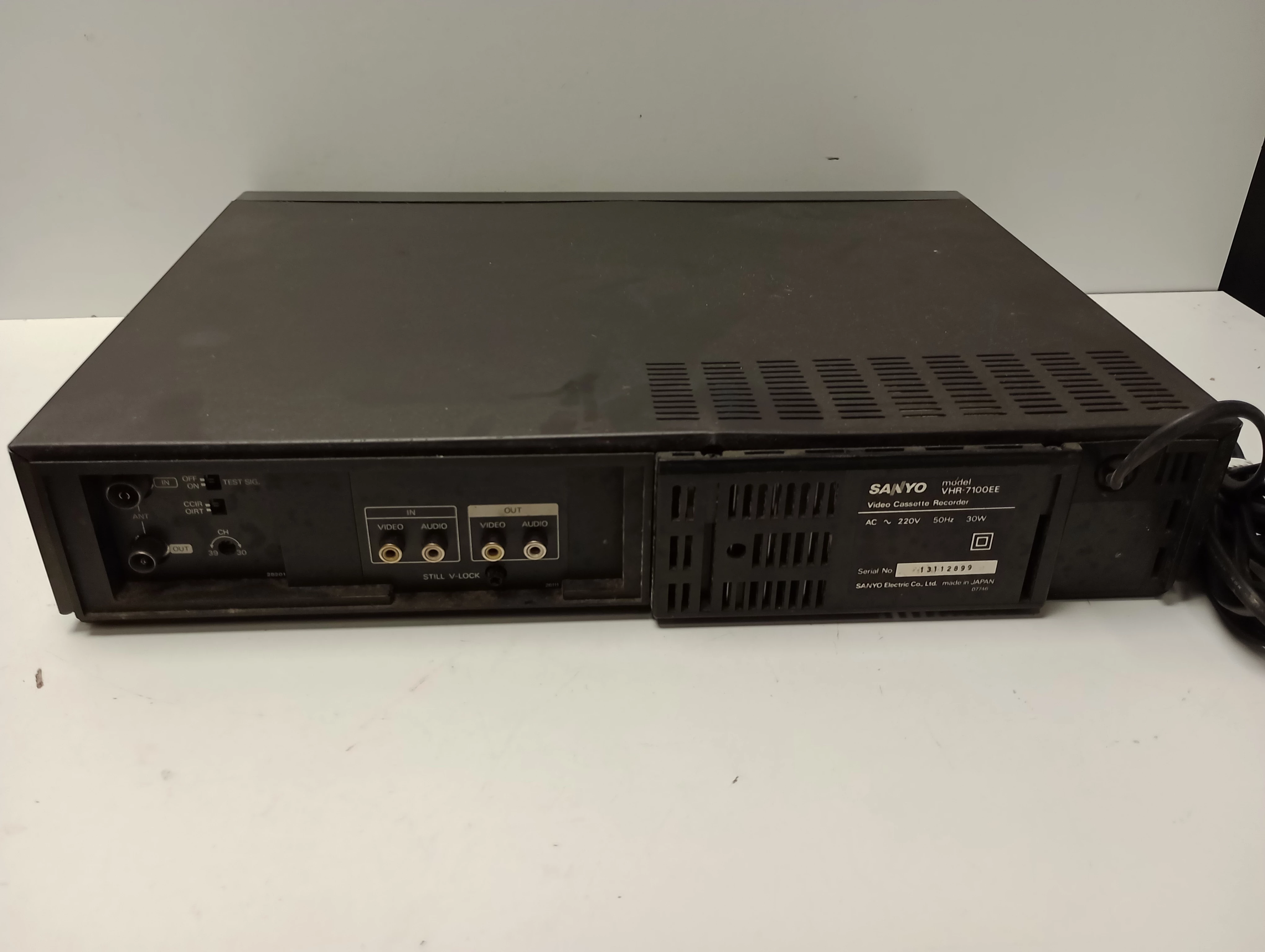 magnetowid-nagrywarka-sanyo-vhr-7100ee-stan-do-renowacji