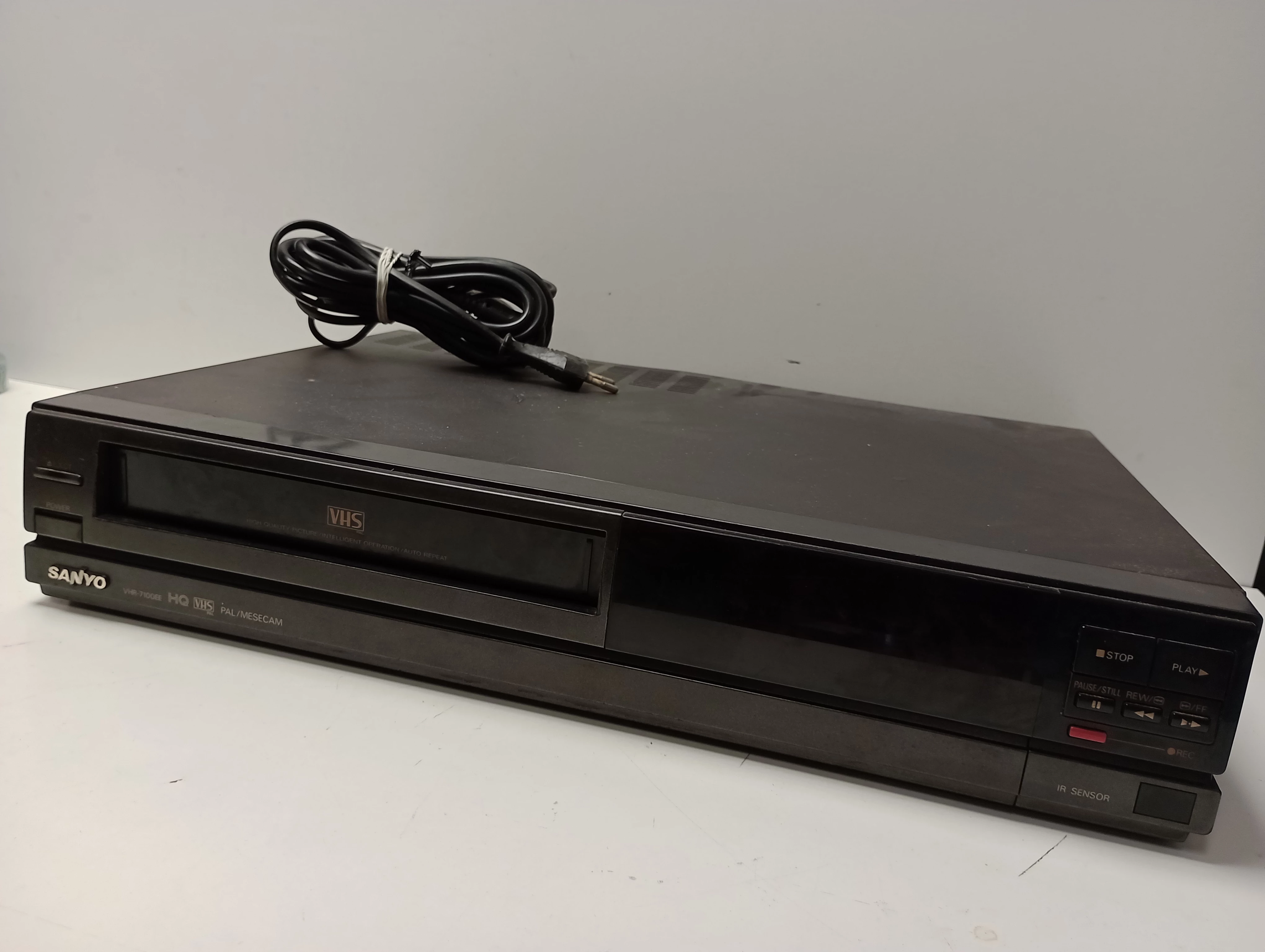 magnetowid-nagrywarka-sanyo-vhr-7100ee-stan-do-renowacji