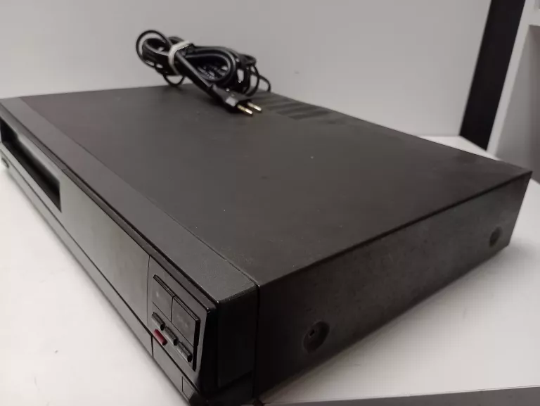 magnetowid-nagrywarka-sanyo-vhr-7100ee-stan-do-renowacji