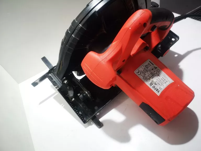 PIŁA TARCZOWA YATO YT-82154 235 MM 2800W