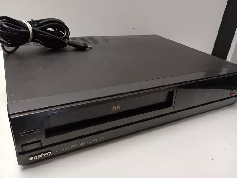 magnetowid-nagrywarka-sanyo-vhr-7100ee-stan-do-renowacji